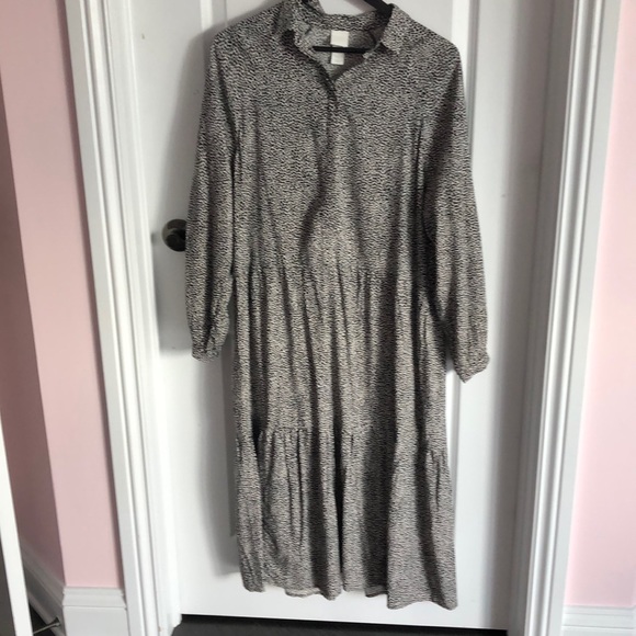 H&M printed white and black dress! Worn once - Picture 1 of 1